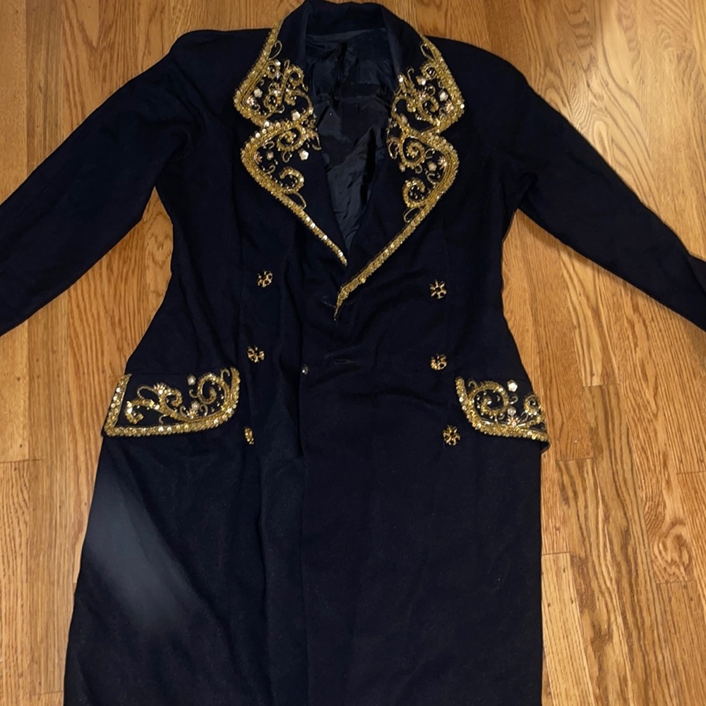 Beautiful vintage long blazer with gold embroidery detail